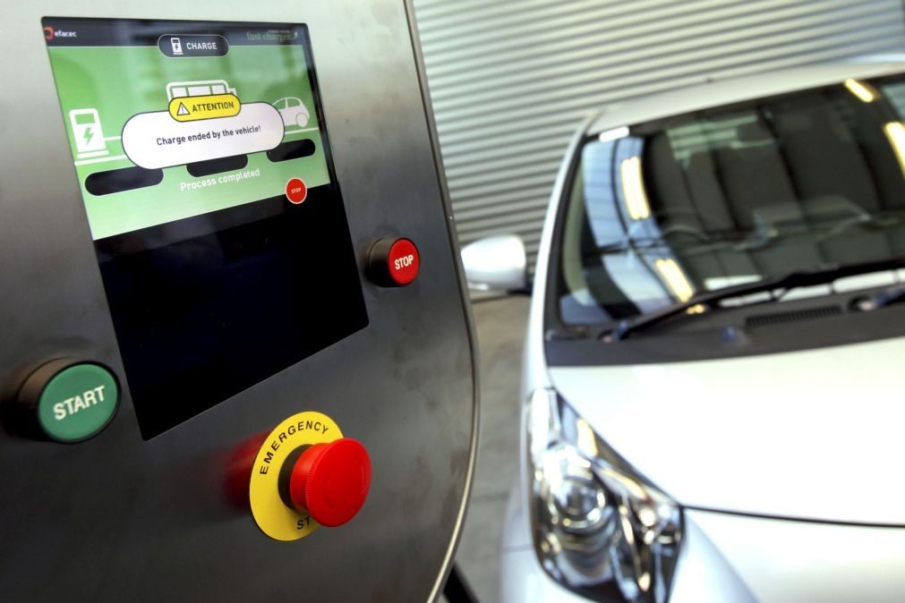 Está a pensar comprar carro elétrico? Saiba onde pode carregá-lo...