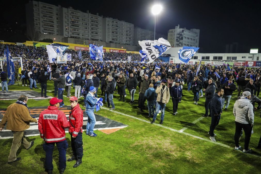 Jogo suspenso. Adiada segunda parte do Estoril-FC Porto. Veja as fotos da bancada