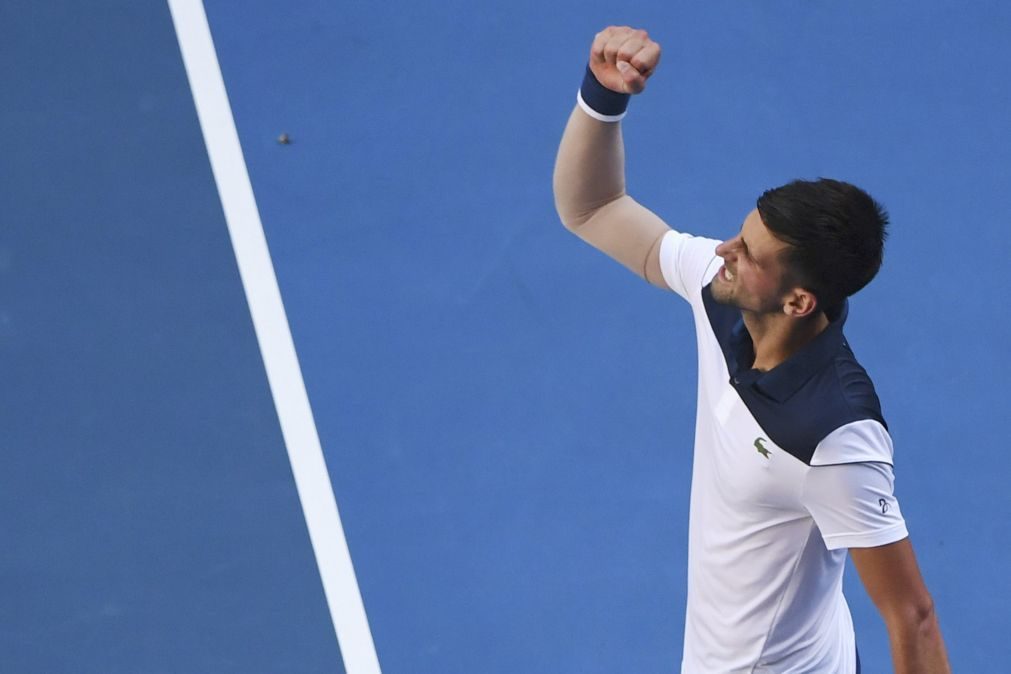 Open da Austrália: Federer e Djokovic em frente em dia de intenso calor