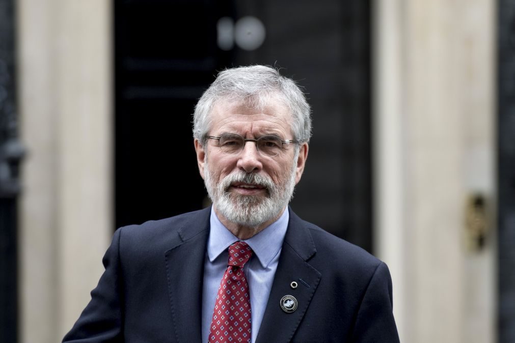 Gerry Adams abandona a liderança do Sinn Féin após 34 anos