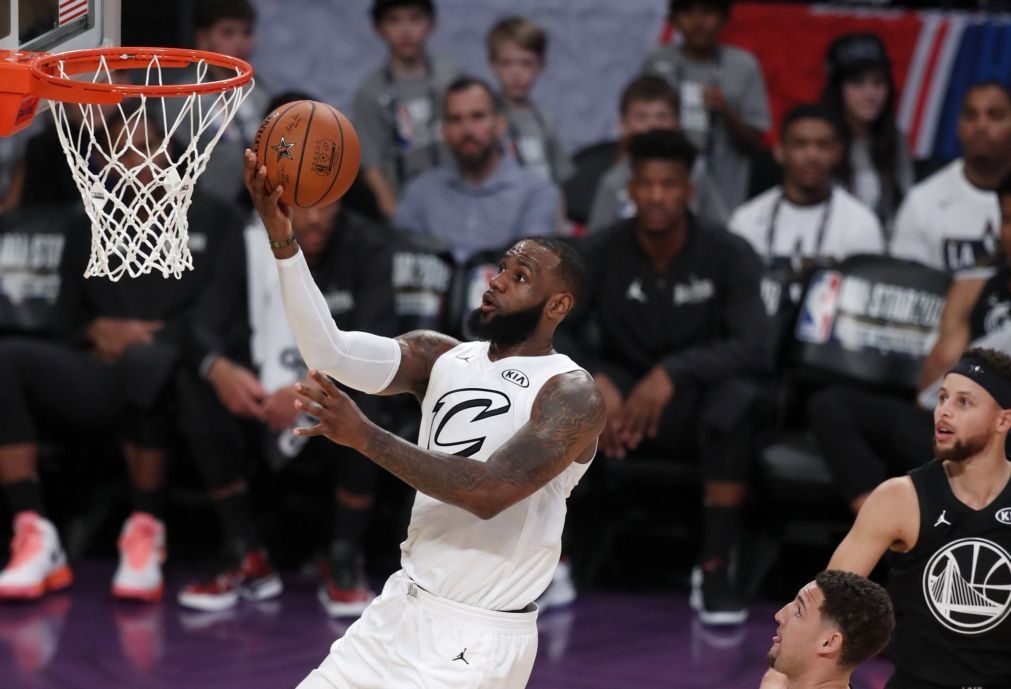 LeBron James conduz a sua equipa à vitória no 'All Star Game' da NBA