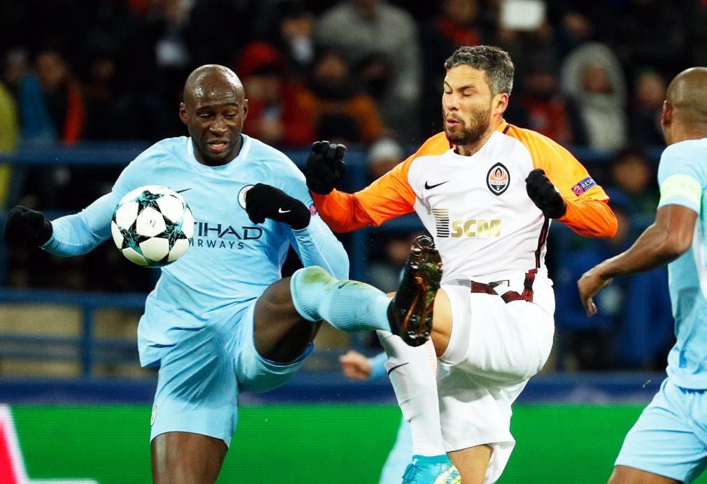 Ex-portista Mangala falha resto de temporada no Everton por lesão