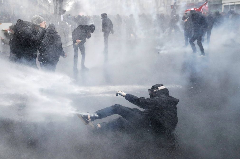 Distúrbios em manifestação em Paris contra reformas de Macron