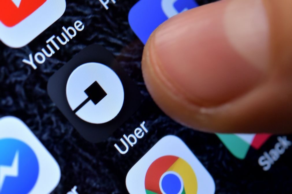 Parlamento aprova lei que vai regular plataformas como a Uber e a Cabify