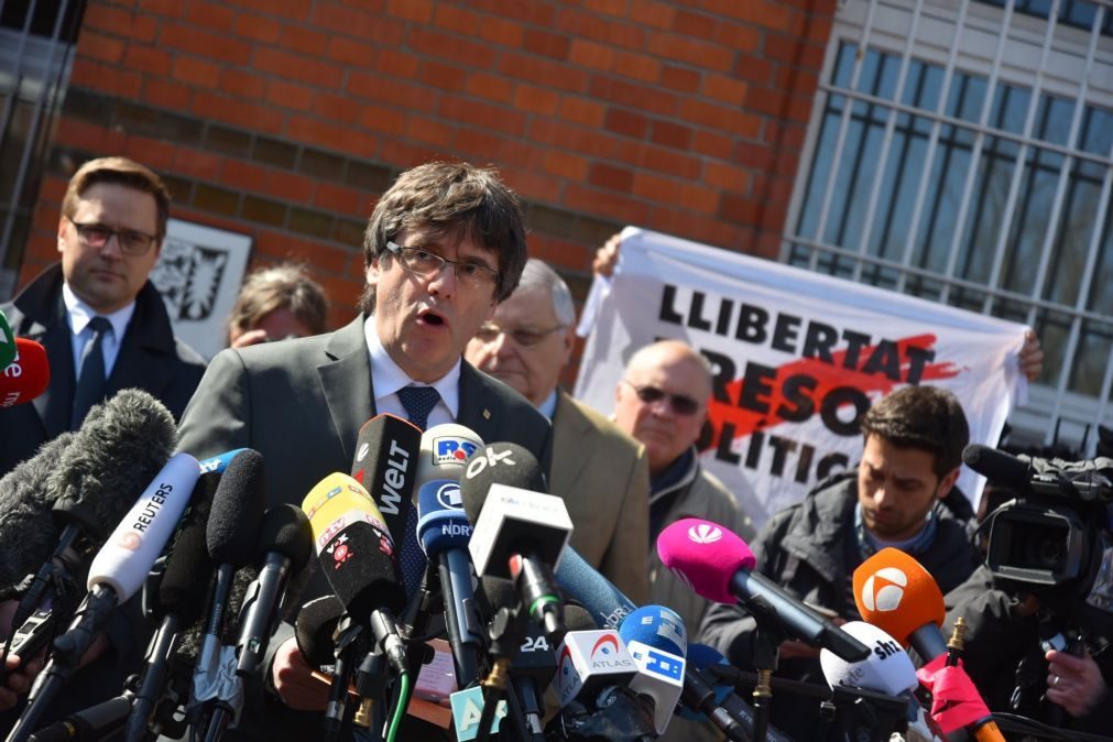 Puigdemont pagou fiança e saiu da cadeia alemã de Neumünster