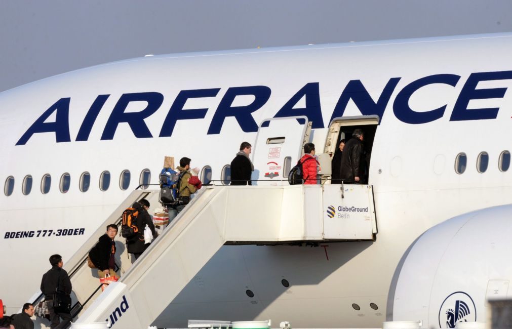 Air France prevê manter 75% dos voos programados para segunda-feira devido à greve