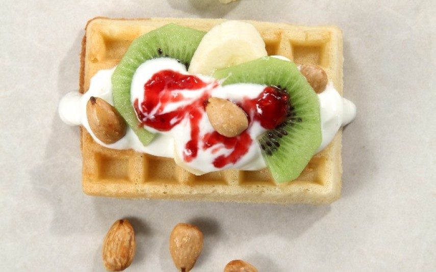 Waffle de iogurte e doce de framboesa