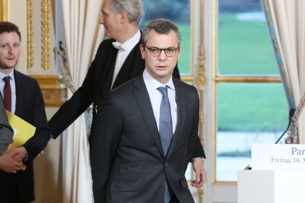 França: Secretário-geral da presidência suspeito de irregularidades