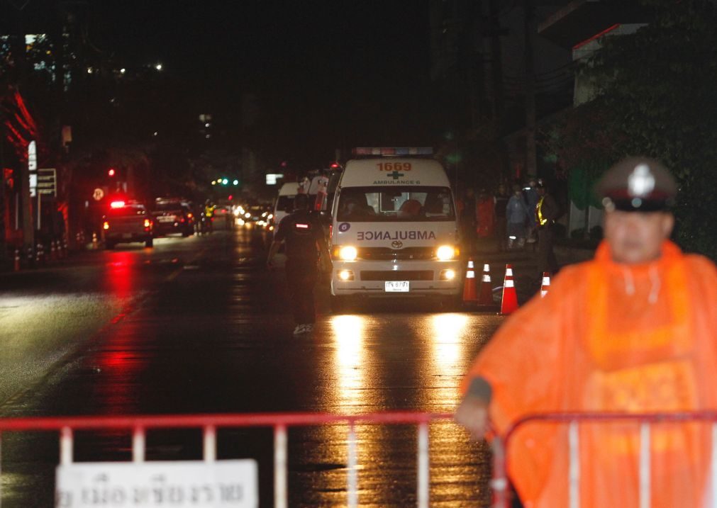 Operação de resgate na Tailândia suspensa por 10 horas