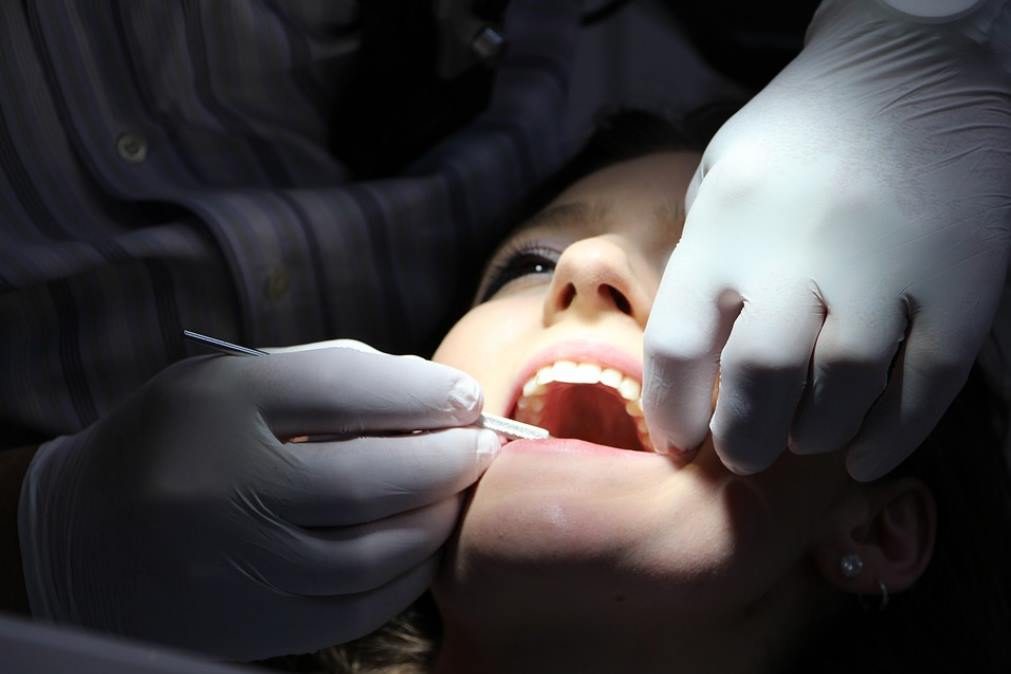 Verdade ou mito: Não se deve comer antes de ir ao dentista