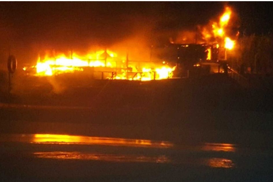 Incêndio destrói bar na praia do Baleal