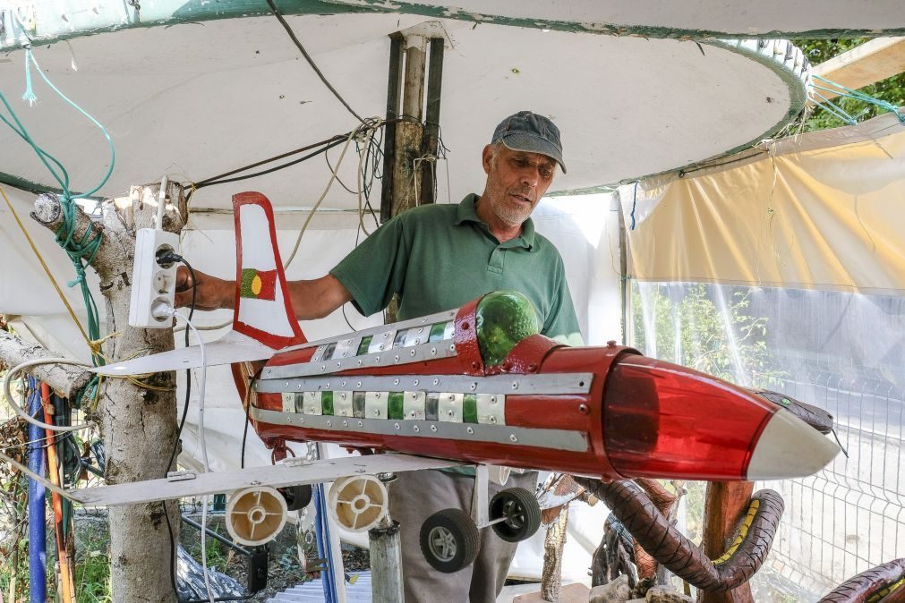 Ex-pescador de Viana transforma lixo em obras de arte