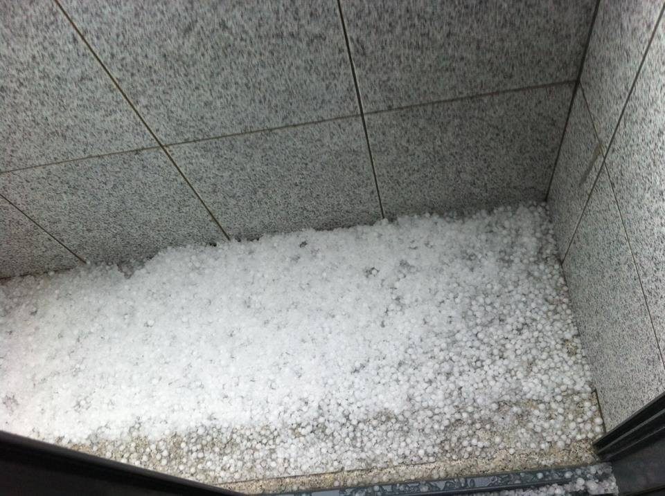 Vila Real: termómetros registaram hoje 31 graus mas caiu granizo