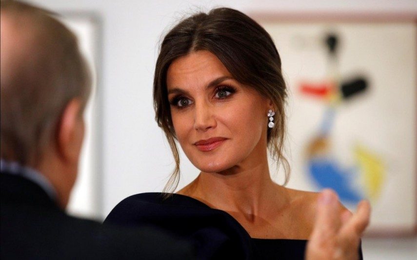 Rainha Letizia surge em evento com saia de 12€