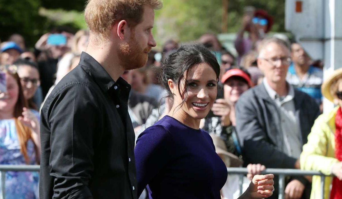 Meghan Markle mostra lingerie com look transparente. Veja as fotos!