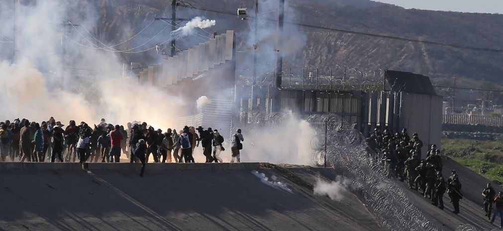 Estados Unidos reabrem fronteira com México