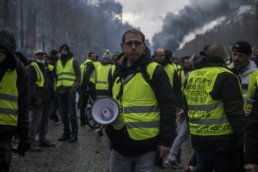 Confrontos em Paris fazem a primeira vítima mortal