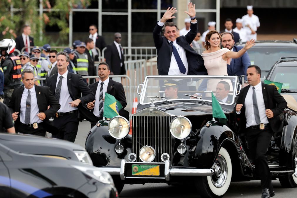 Bolsonaro reafirma compromisso em liberalizar uso de armas