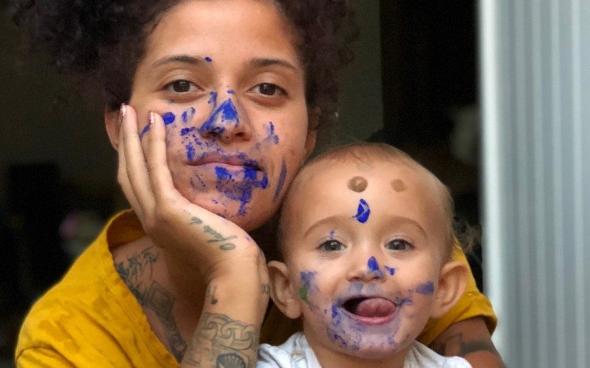 Blaya surge a amamentar a filha: «Estes momentos entre mãe e filho não têm preço»