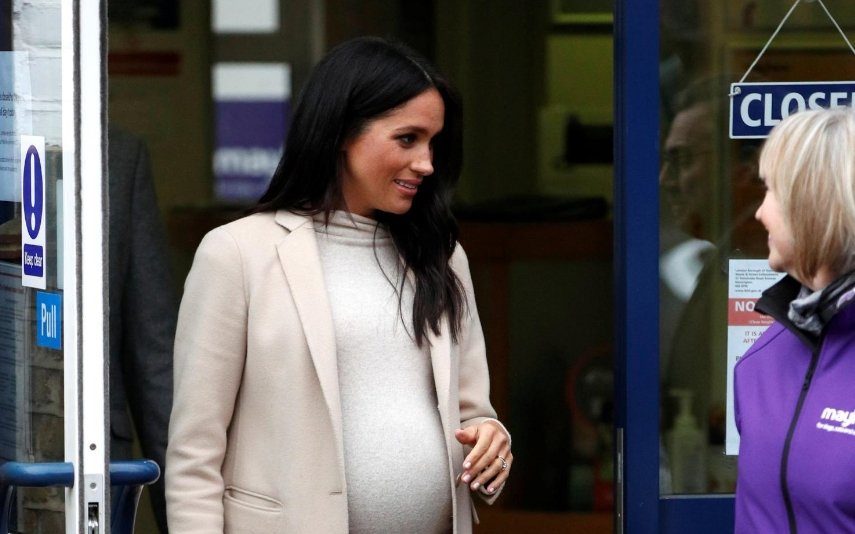 Meghan Markle usa vestido de 25 euros