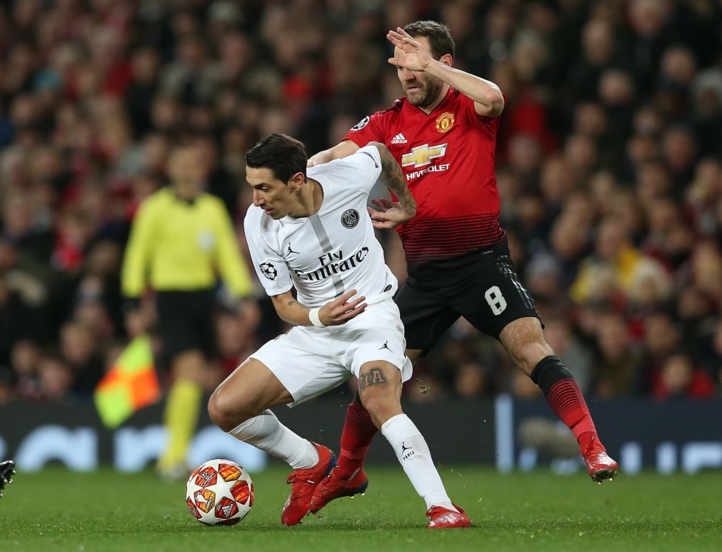 Garrafa de cerveja contra Di María dá processo disciplinar ao Manchester United