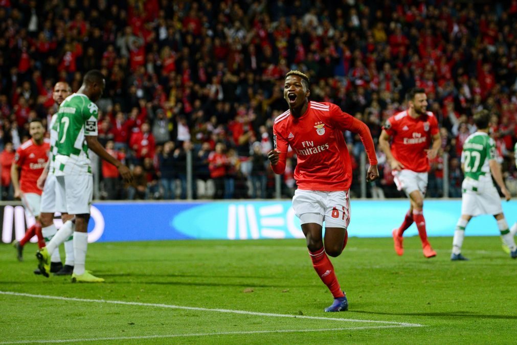Benfica goleia Moreirense e mantém liderança em igualdade com FC Porto
