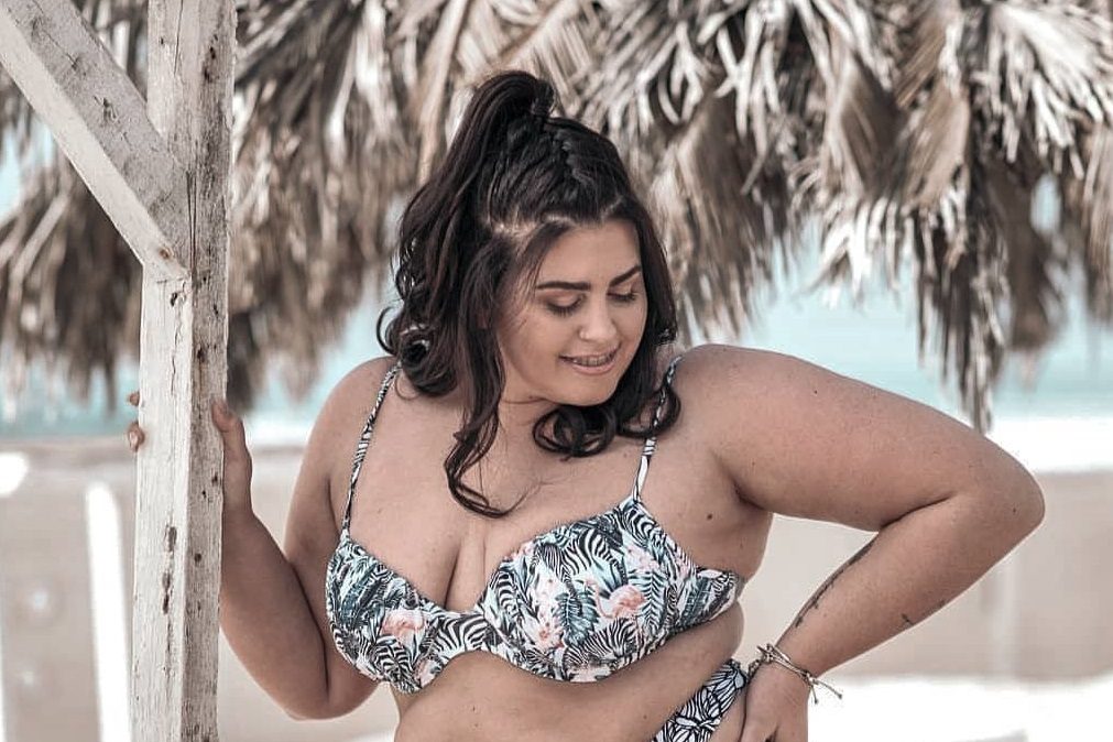 Liberdade não é o mesmo para toda a gente. A polémica capa onde uma modelo plus size mostra o peito