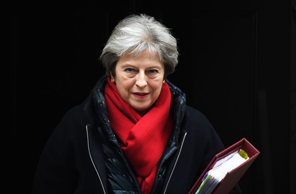 Brexit: May pede novo adiamento até 30 de junho e prepara eleições europeias