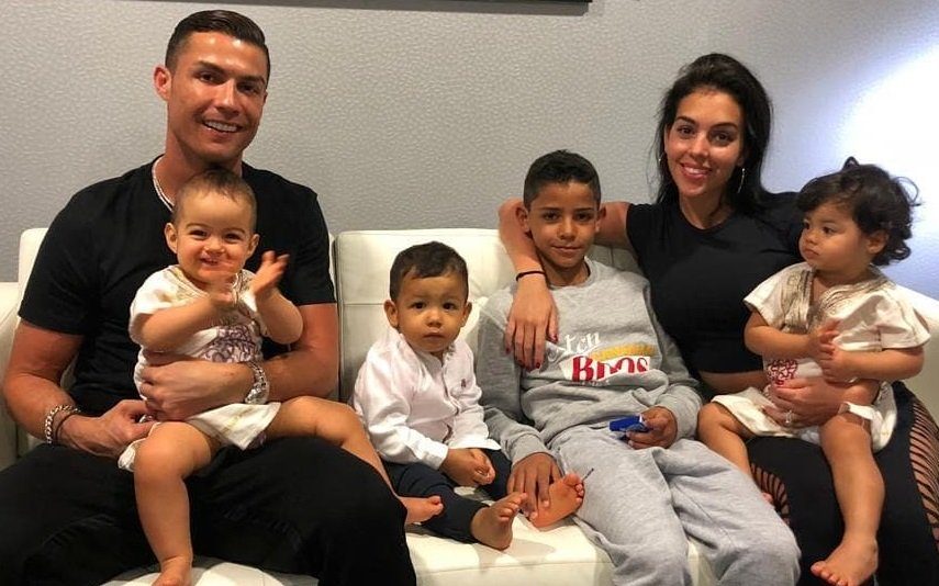 Cristiano Ronaldo mostra o talento de Mateo a jogar a bola