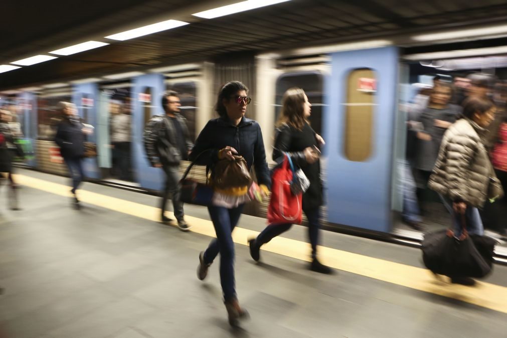 Homem encontra mochila com 4600 euros no Metro de Lisboa e entrega-a à polícia