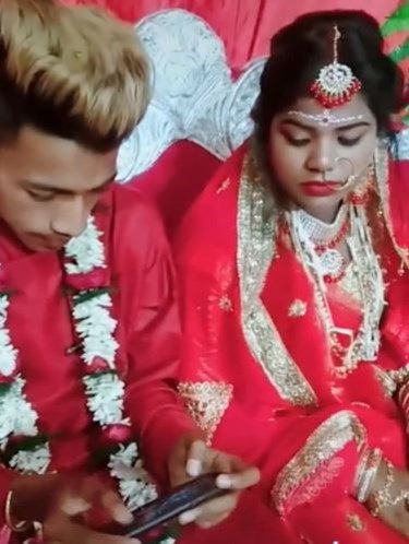 Homem apanhado a jogar videojogo durante o próprio casamento