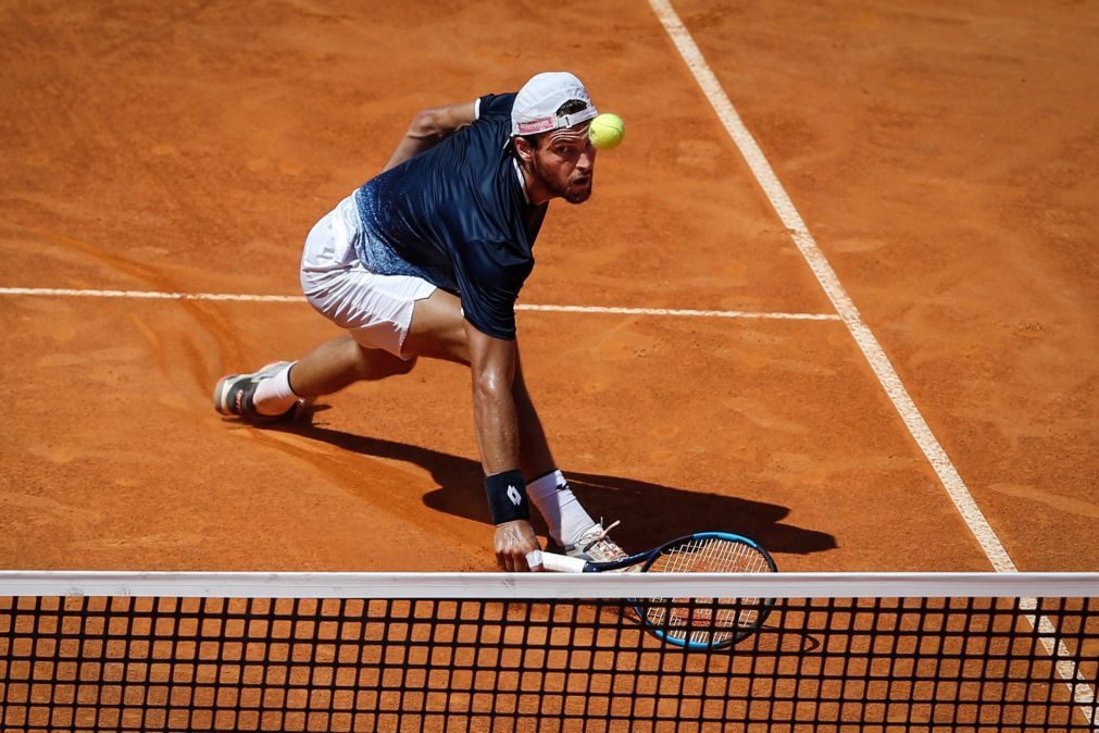 João Sousa vence Tiafoe e defronta Federer em Roma