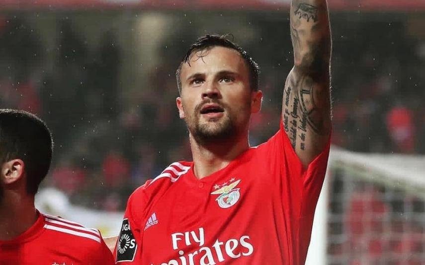 Seferovic Benfiquista vai ser pai e adiou o jejum do ramadão