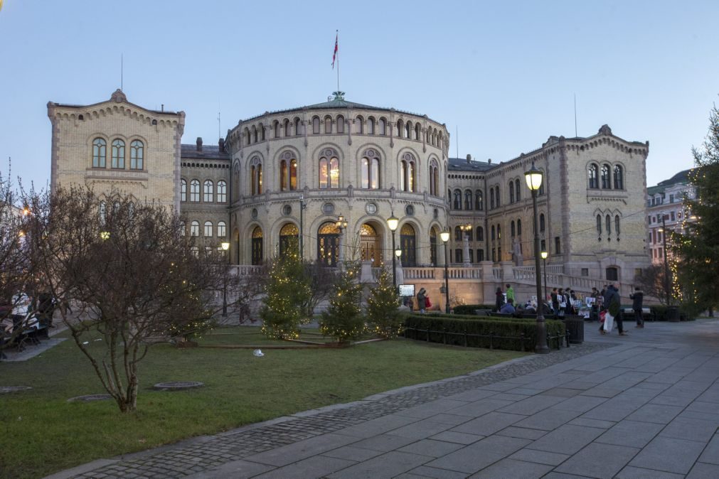 Parlamento norueguês aprova primeira restrição ao aborto em 40 anos