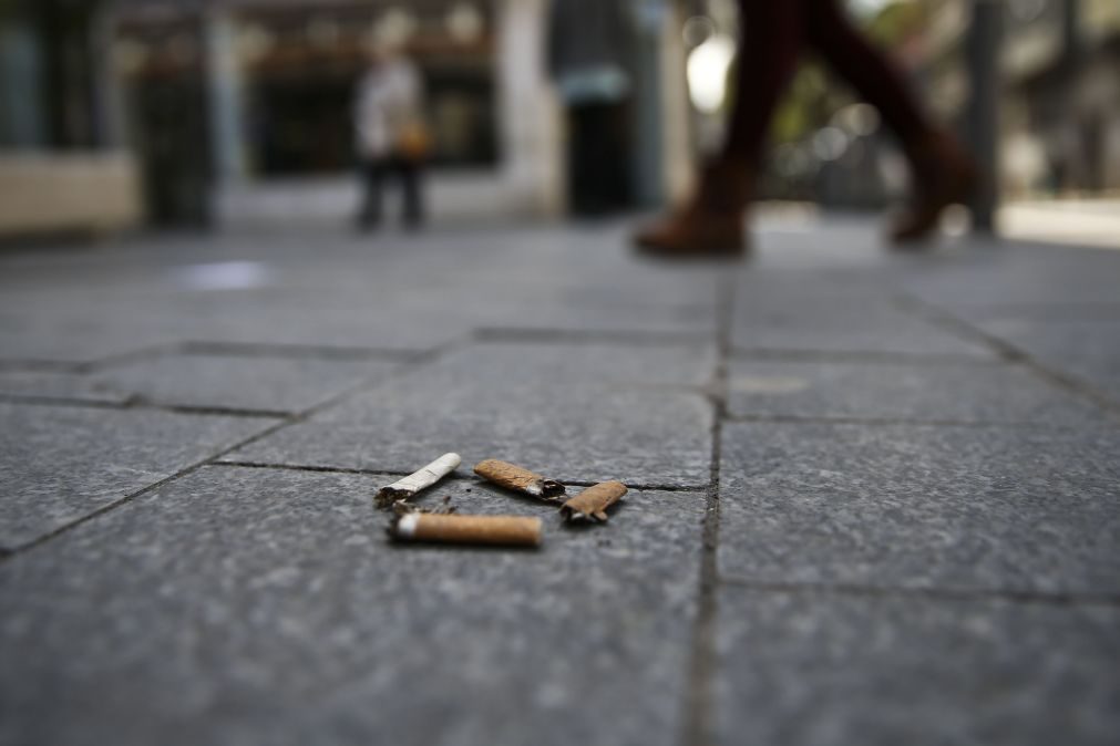 Acabaram-se as beatas de cigarro para o chão. As coimas são elevadas