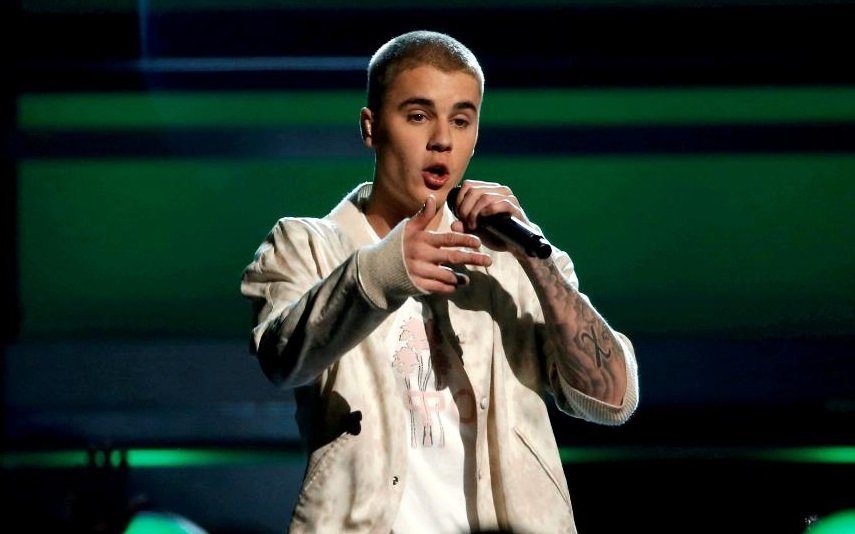 Justin Bieber está deprimido e pondera divorciar-se de Hailey Baldwin