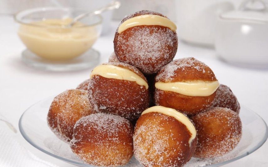 Bolas de Berlim com creme