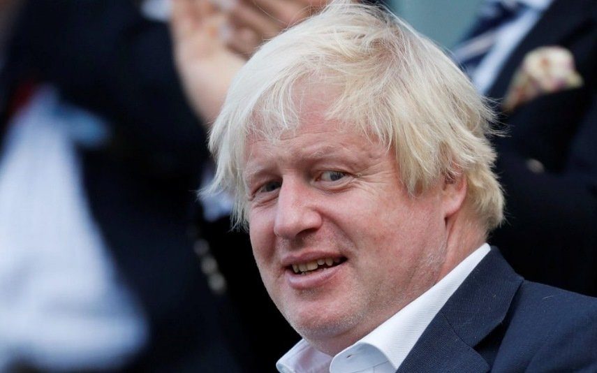 Ativistas tentam impedir Boris Johnson de entrar no Palácio de Buckingham