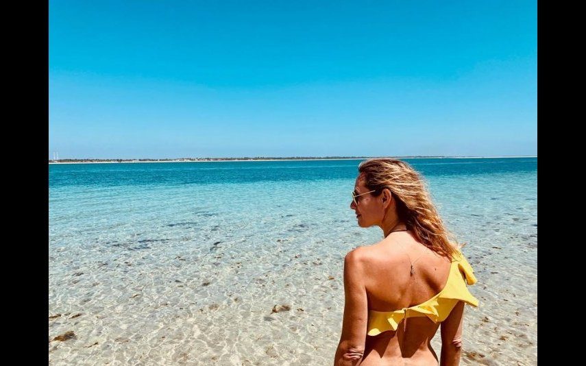 Fernanda Serrano Feliz e em biquíni em férias paradisíacas após o divórcio