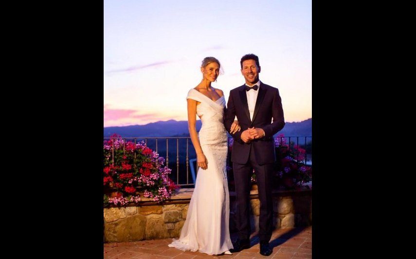 Carla Pereyra e Diego Simeone A primeira foto do dia do casamento religioso