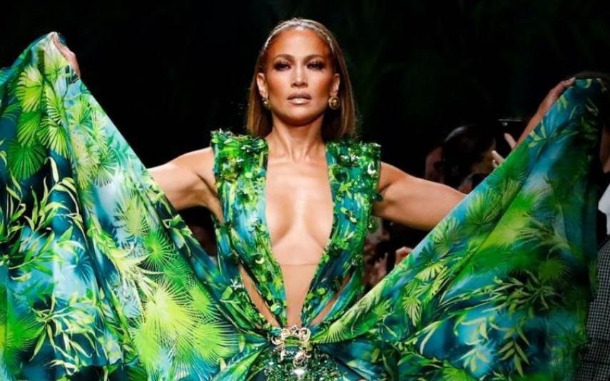 Jennifer Lopez Deslumbra com vestido idêntico ao que usou em 2000