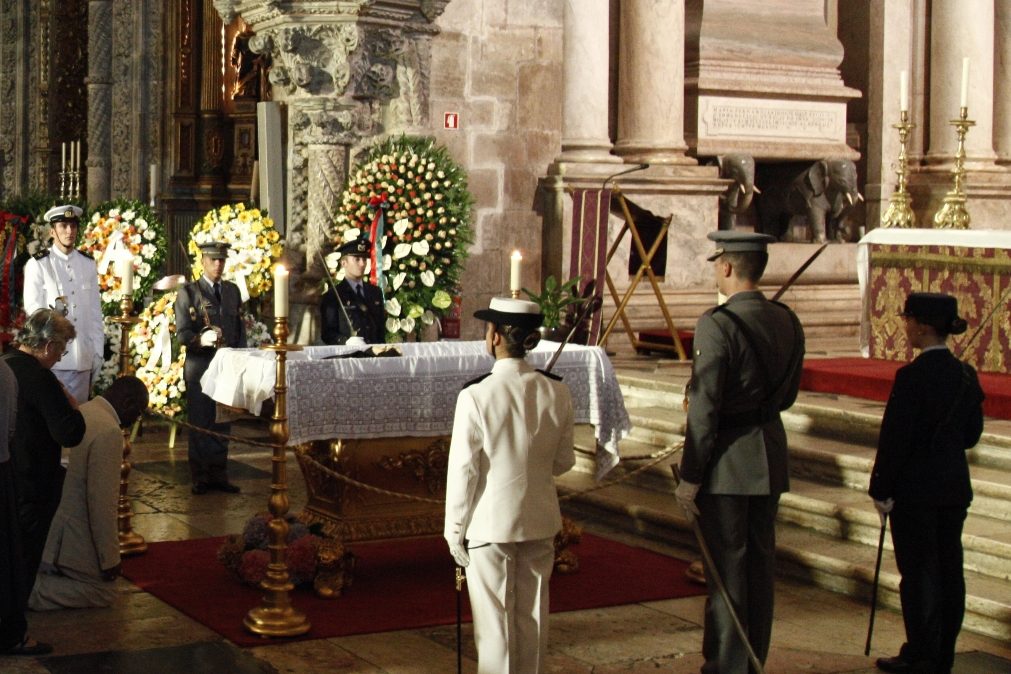 Velório de Freitas do Amaral reúne personalidades nos Jerónimos