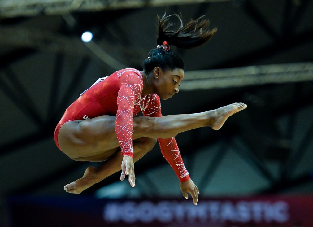 Simone Biles torna-se a mulher com mais medalhas em Mundiais de ginástica