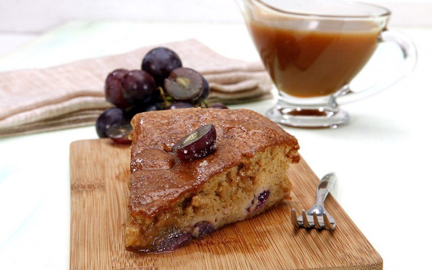 Bolo de uva com molho de caramelo Receita inovadora