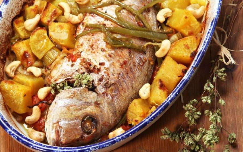 Pargo assado com batata-doce Bom peixe assado!