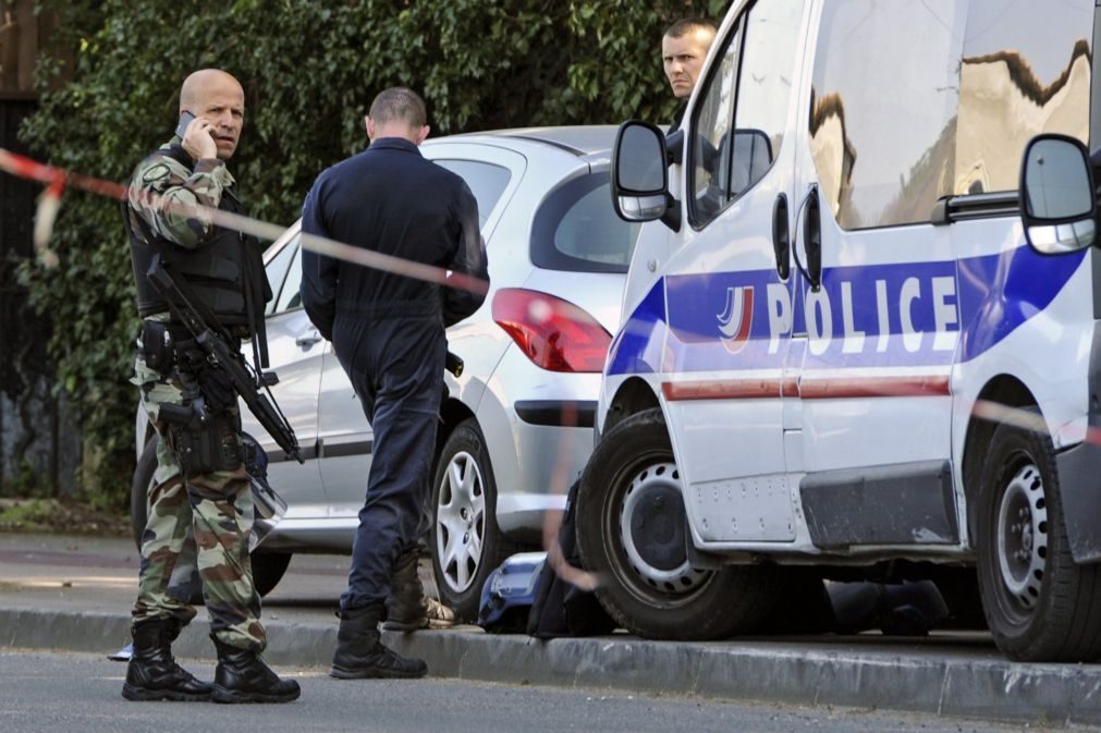 Detidos suspeitos de prepararem atentado a 5 dias das presidenciais em França