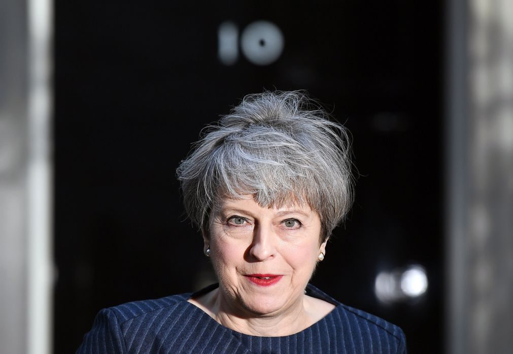 Theresa May justifica eleições antecipadas com 