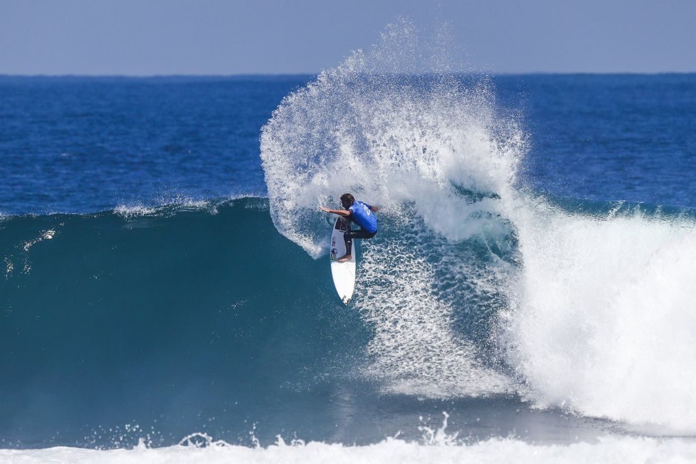 Frederico Morais avança para os quartos de final na terceira etapa do circuito de surf