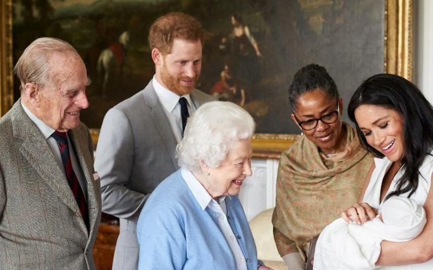 Harry e Meghan deixam realeza Rainha «desapontada» porque não foi informada