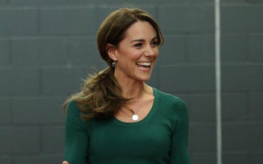 Kate Brilha com look descontraído e low-cost: as calças de 8 euros da Zara